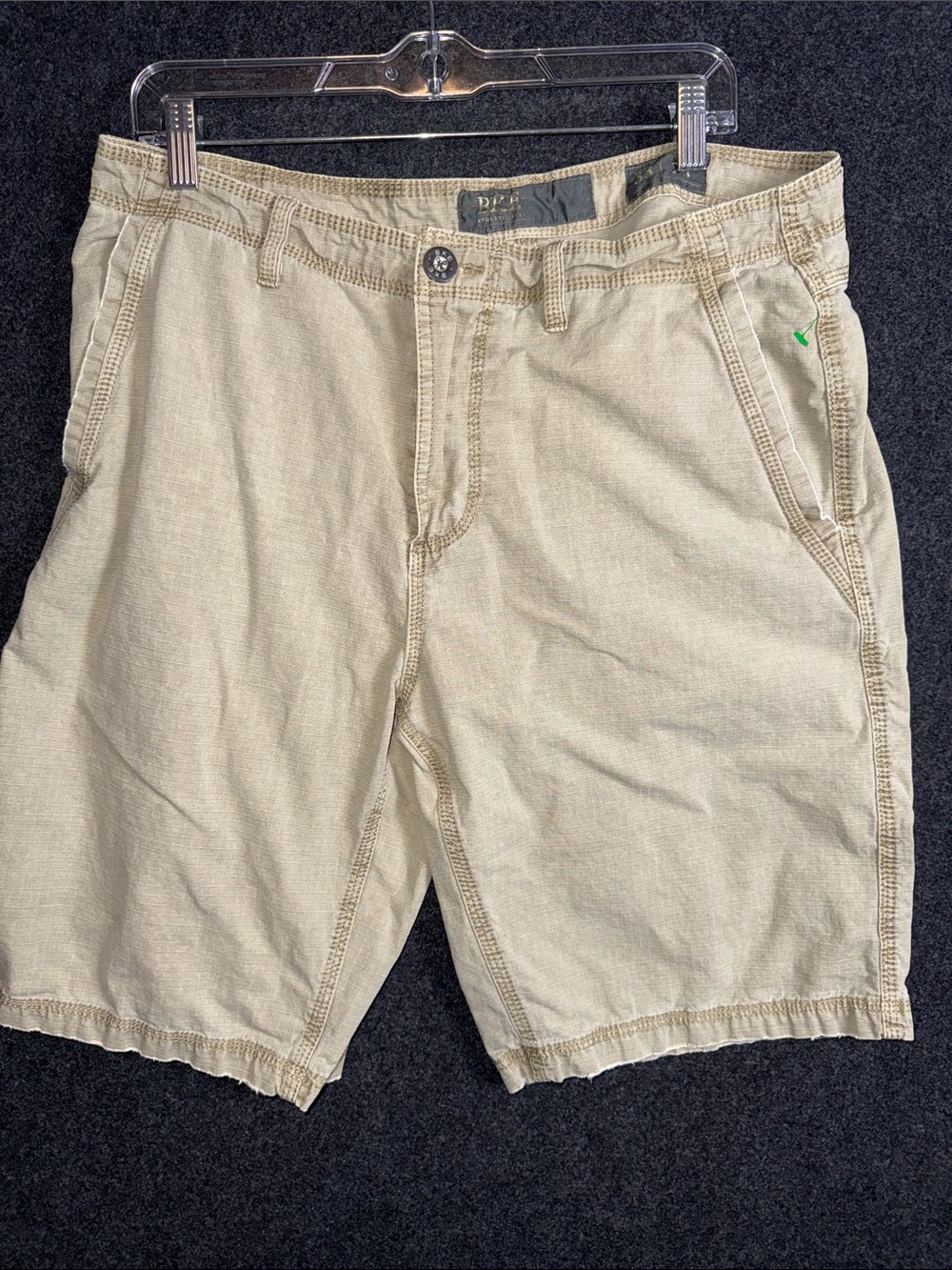BKE Men’s Light Beige Flat-Front Casual Shorts